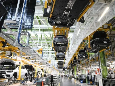 Fabrică Mercedes - Foto: Profimedia Images (Imagine cu rol ilustrativ)