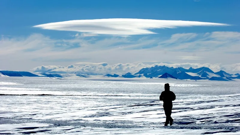 O formațiune misterioasă, ca o piramidă, descoperită în Antarctica, alimentează conspirațiile - Foto: Profimedia Images