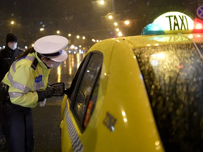 Un taximetrist a vrut să „jupoaie” trei refugiați ucraineni. A fost amendat cu 10.000 de lei. / Foto: libertatea.ro