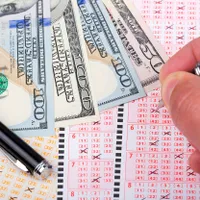 Un bărbat a inventat un calcul secret și a câștigat 85 mil. $ la loterie. Acum a devenit miliardar - Foto: Profimedia Images