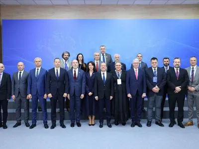 Șoșoacă, La Soci, alături de Dmitri Medvedev - Foto: Biroul de presă al Dianei Șoșoacă