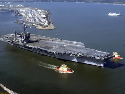 Marina SUA vinde portavion de 320 m lungime cu un dolar. De ce? A participat la Războiul din Golf - FOTO: US Navy