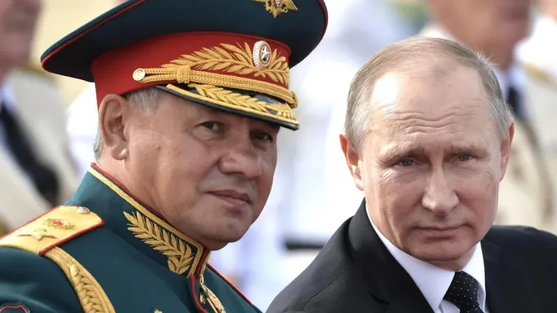 Vladimir Putin și ministrul Apărării, Serghei Șoigu/foto: kremlin.ru