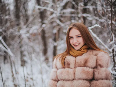 Femeie la zăpadă - Foto: Freepik