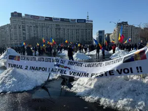 Susținătorii lui Călin Georgescu protestează în București. Jandarmeria a luat măsuri speciale - Foto: Digi24