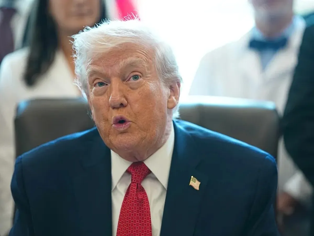 VIDEO După luni de tergiversări, Administrația Trump a început să publice documentele din Dosarul Epstein