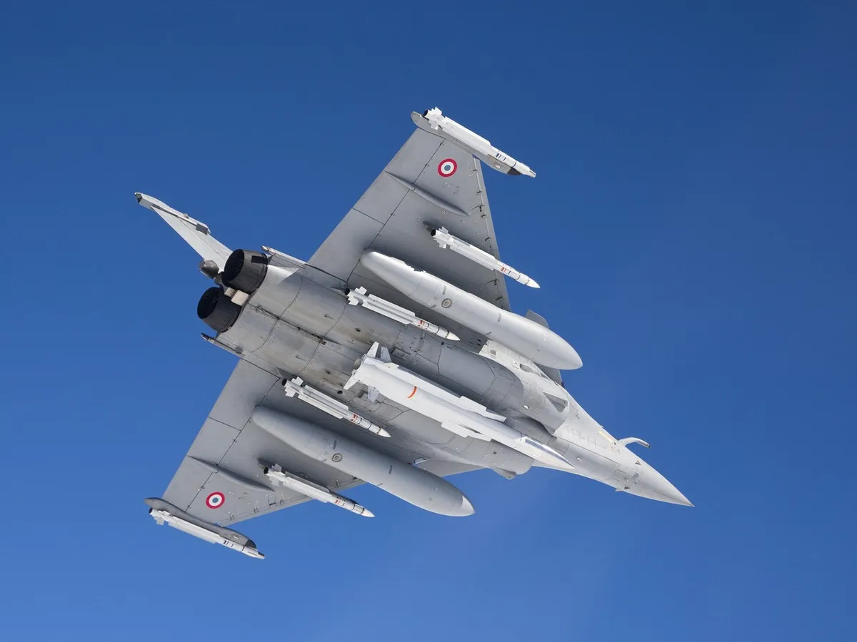 Avion Rafale care transportă o rachetă de croazieră nucleară franceză lansată din aer ASMPA - Foto: Profimedia Images