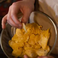 Chips-uri de cartofi- Foto: PEXELS PHOTOS/cottonbro
