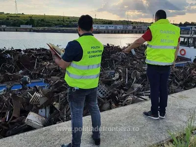 Şlepuri cu peste 1.000 tone de deşeuri din Bulgaria, depistate în Portul Murfatlar. / Foto: politiadefrontiera.ro