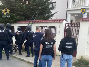 Percheziții la căminele de bătrâni Foto: Captură Poliția Română - DIICOT