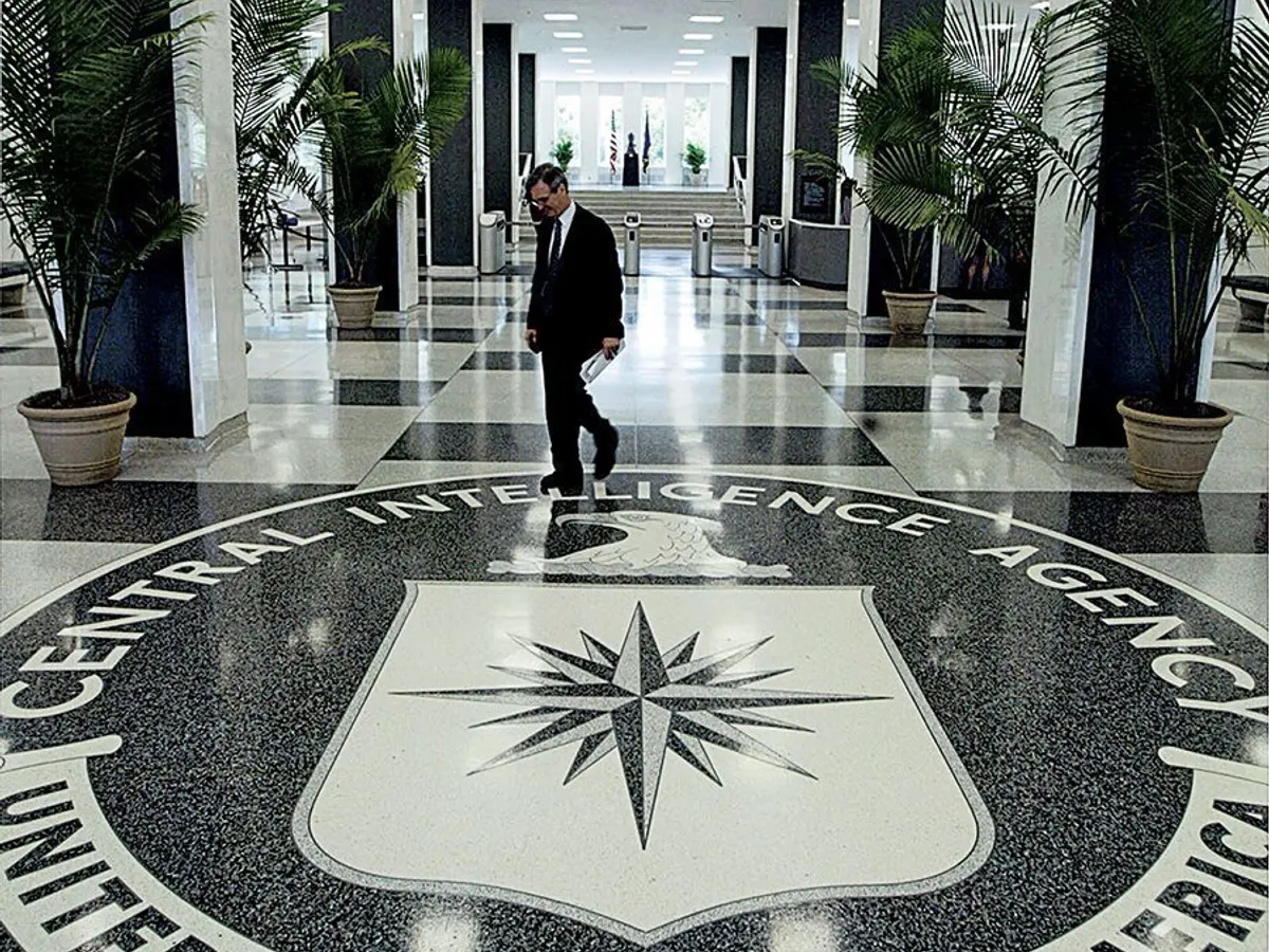 Simbolul CIA pe podeaua sediului din Langley, Virginia