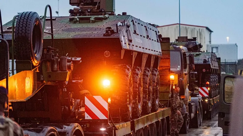 Două convoaie militare cu tehnică de infanterie din Franța au intrat în România, precizează MApN - FOTO: Facebook/mapn
