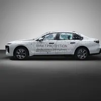 Prima limuzină blindată 100% electrică din lume e mult mai lentă decât versiunea pe benzină - Foto: BMW