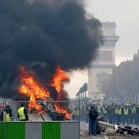 Proteste violente la Paris. Foto Getty Images