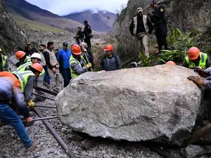 Calea ferată Machu Picchu la Cuzco, deteriorată de protestatari. / Foto: Profimedia