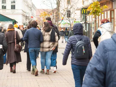 Oameni pe stradă Foto: Shutterstock
