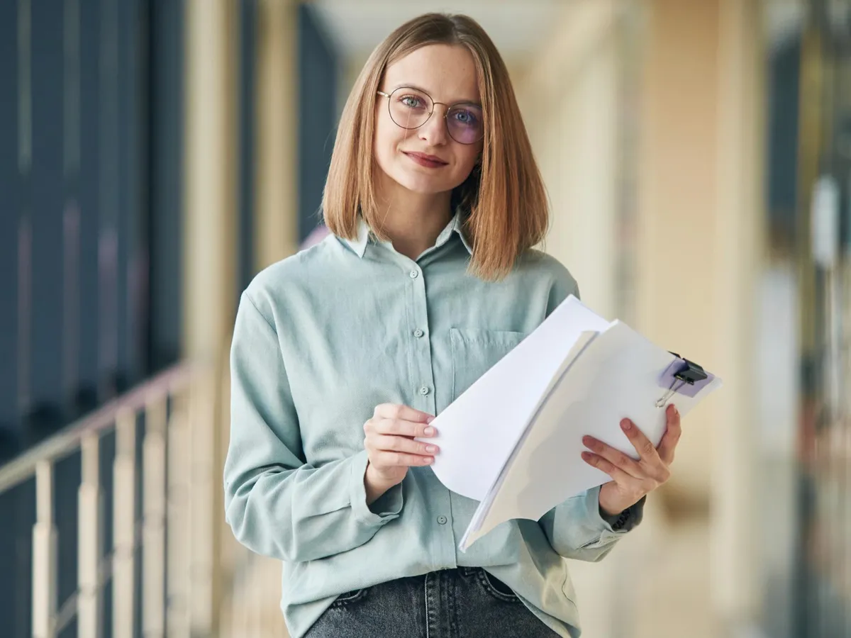 Ce impozit pe venit plătesc angajații în România față de cei din UE. Cifre surprinzătoare. Suntem pe locul 1