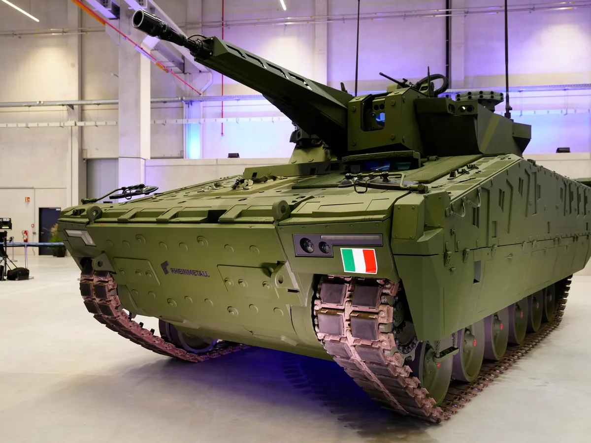 România cumpără blindate de infanterie de 3.000.000.000€ pe bani europeni. Ce modele pot fi luate - Foto: Profimedia Images