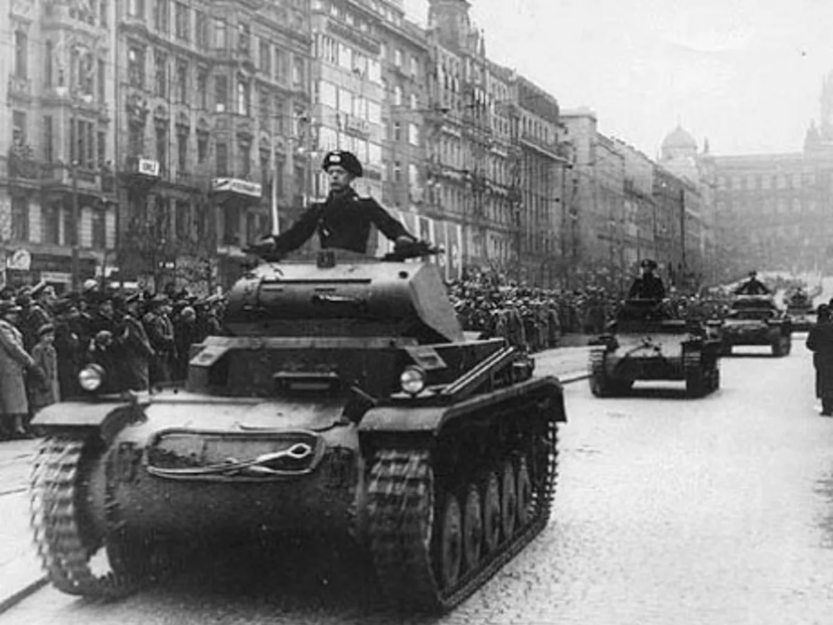 tancuri sovietice in Praga