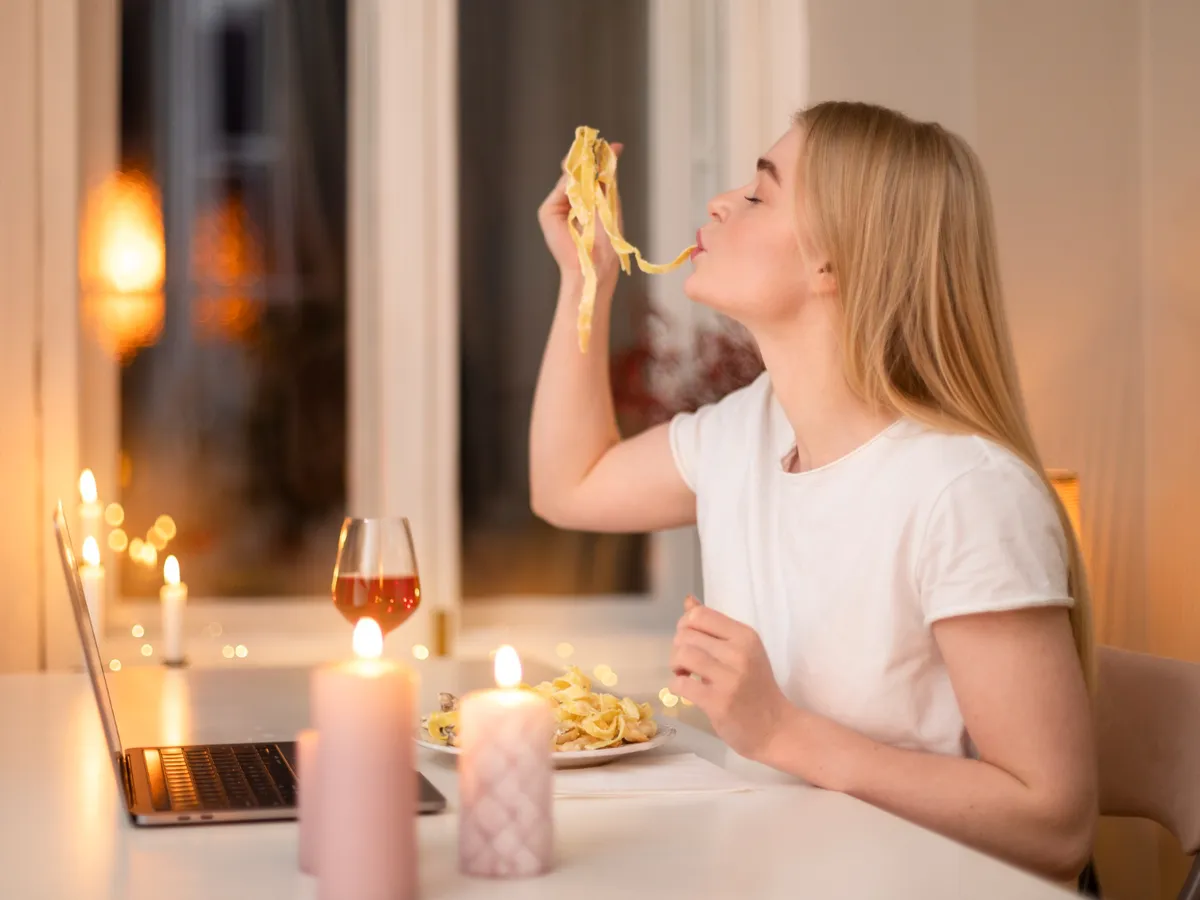 Motivul pentru care simți foame seara. Cum să te oprești din mâncat după ora 20.00?