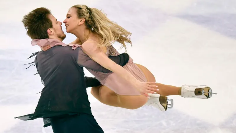 Patinatorii ruşi Victoria Siniţina şi Nikita Kaţalapov au devenit campioni ai lumii la dans pe gheaţă. / Foto: lufkindailynews.com