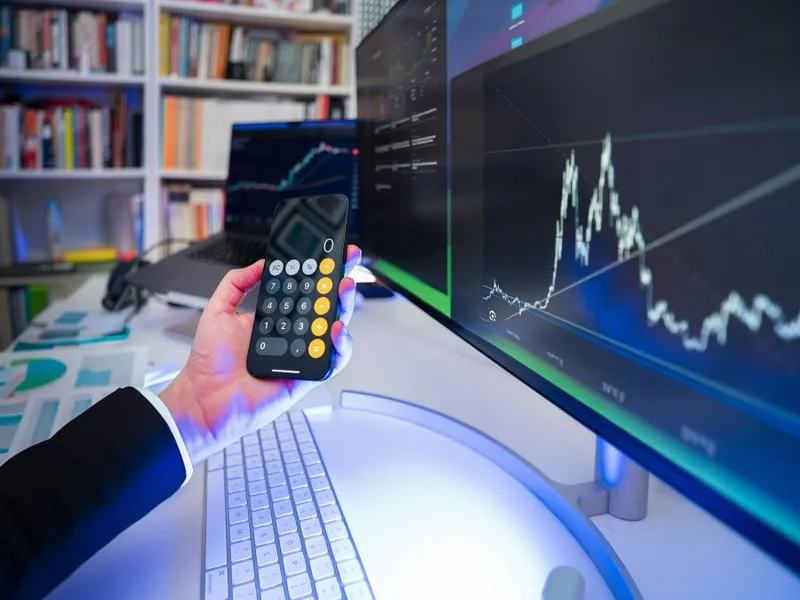 Un fizician l-a corectat pe Einstein rezolvând o problemă veche de 120 de ani - Foto: Pexels/Jakub Zerdzicki