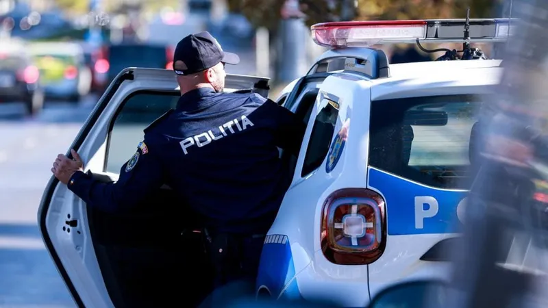 Poliția și DIICOT au salvat o româncă obligată de soț să se prostitueze Foto: Facebook/ Poliția Capitalei - rol ilustrativ