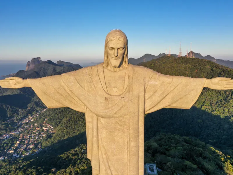 Statuia Cristos Mântuitorul din Rio de Janeiro /Grupo Cataratas