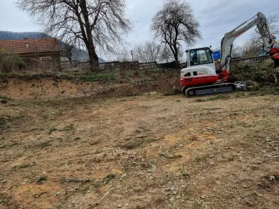 Comuna cu 870 locuitori organizează de 2 ani licitație pentru canalizare. Primarul are salariu 7.000 lei net