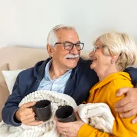 Care pensionari iau 330 de lei în plus la pensie pe lună pentru medicamente? Ce boli tratează? - Foto: Freepik (Imagine cu rol ilustrativ)