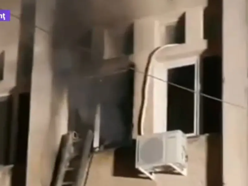 Fumul din incendiul de la Spitalul din Piatra Neamț/FOTO: youtube.com