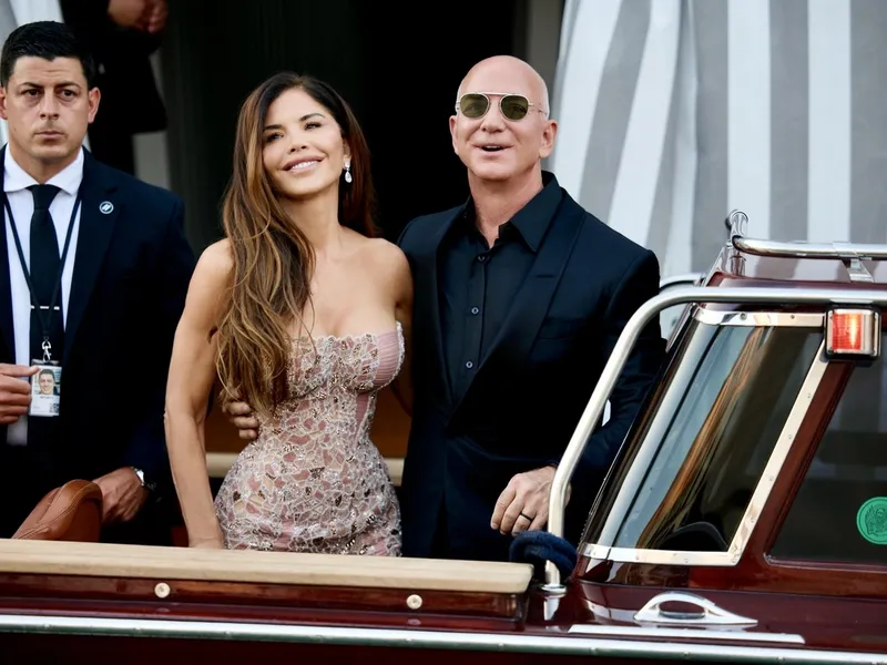 „Nunta secolului”, de 50.000.000$, între Bezos şi Sanchez, încheiată cu o petrecere în pijamale - Foto: Profimedia Images