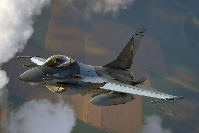 Avioane de v&acirc;nătoare F-16 scoase la luptă cu rachetele Kinzhal ale Rusiei - Foto: Profimedia Images (imagine cu rol ilustrativ)