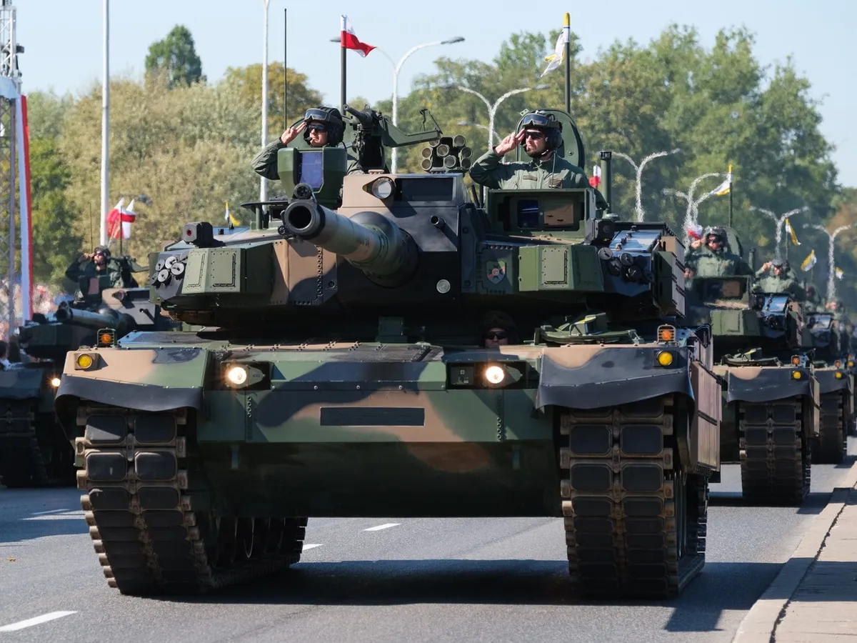 Polonia construiește cea mai mare armată terestră din Europa. Producția de arme, mutată mai aproape de casă