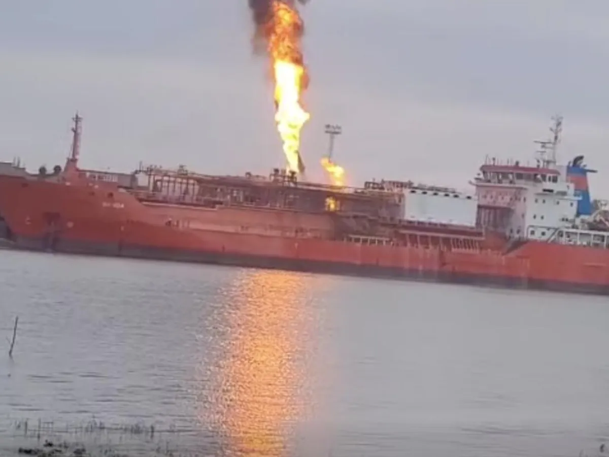 VIDEO Pericol de explozie pe Dunăre după atacul cu drone al Rusiei. 14 persoane evacuate dintr-un sat românesc