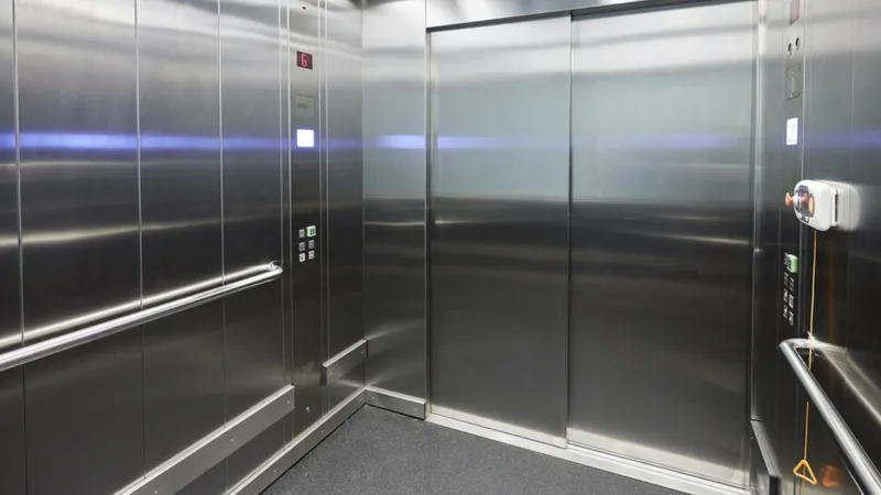 Ce a pățit un bărbat după ce a rămas blocat în lift 42 de ore. Cine l-a salvat? - Foto: Profimedia Images (imagine cu caracter ilustrativ)P