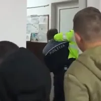 Polițiștii sunt acuzați că au reacționat prea violent Foto: captură Facebook