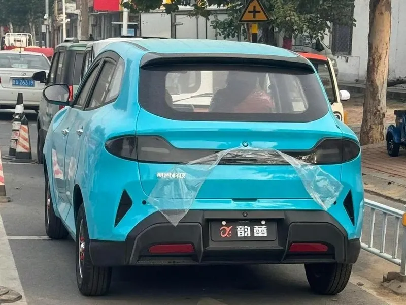 După i-au copiat pe occidentali, chinezii se copiază între ei. Cum arată copia SUV a lui Xiaomi SU7 - Foto: carnewschina.com