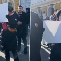 Rușii sunt arestați chiar și numai pentru aluzii la opoziția lor față de invazia din Ucraina/FOTO: Twitter