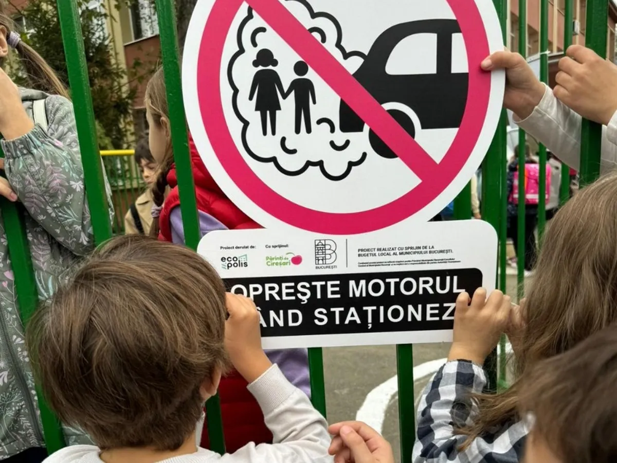 Noi semne pentru șoferi, în apropierea școlilor din București - Foto: Facebook