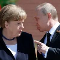Merkel vrea să-l convingă pe Putin să-și mai retragă din trupe/Foto: Black News