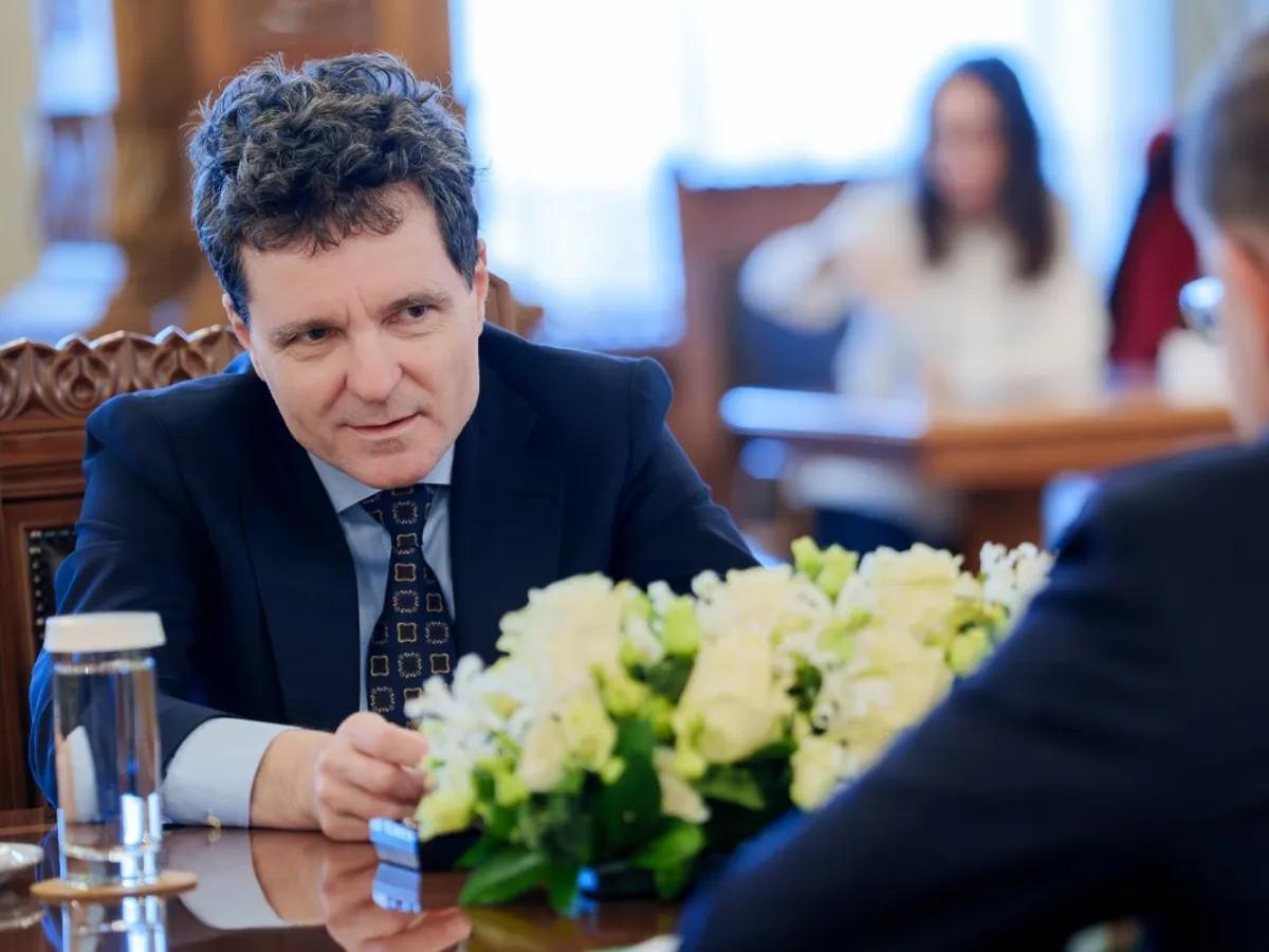 Preşedintele Nicuşor Dan discutând cu comisarul european pentru Economie, Valdis Dombrovskis - Foto: precidency.ro