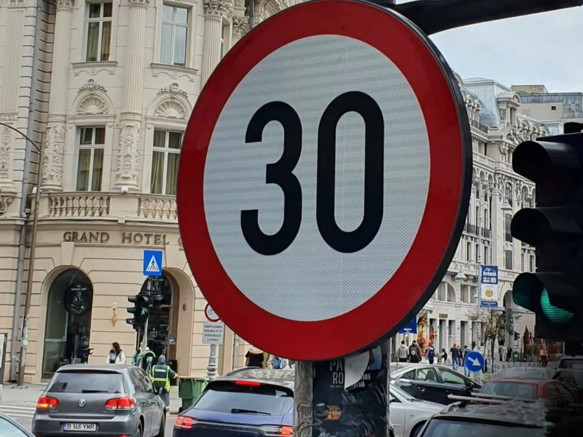Atenție, șoferi! Viteza pe Calea Victoriei din București, coborâtă la 30 km/h. Bicicleta, mai rapidă - Foto: Facebook / Străzi pentru Oameni
