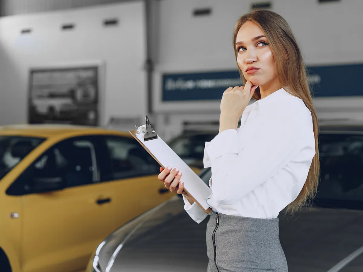 Românii nu mai au bani nici de mașini noi, nici de mașini SH. Piața auto din România, în cădere liberă