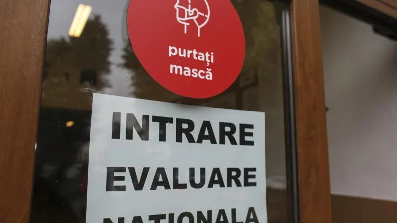 Elevii nu se mai tem de camere la Evaluarea Națională. / Foto: Octav Ganea / Inquam Photos