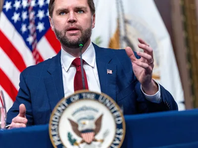 Vicepreședintele JD Vance, fascinat de OZN-uri. „Mă obsedează. Mă gândesc că sunt demoni” - Foto: Profimedia Images