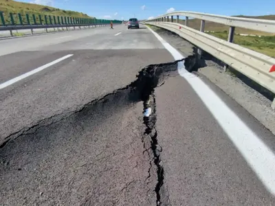 A10 Sebeș-Turda, de 420.000.000 €, se surpă continuu - Foto: ziarulunirea.ro