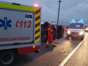 Accident cumplit pe „Drumul morții” DN2. Un autoturism a luat foc după un impact violent cu un TIR - Foto: Facebook/Ambulanța - Caracter ilustrativ