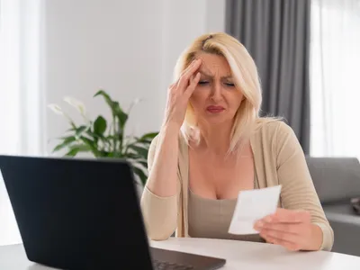 Pensionar primind vești proaste la pensie - Foto: Freepik
