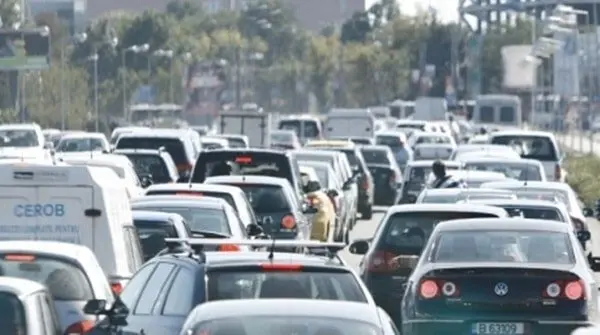 Mașini prinse în trafic/FOTO: g4media.ro